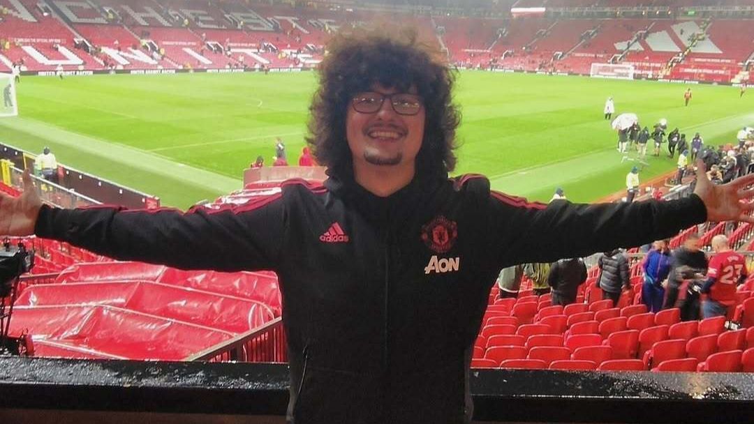 Fan Takes on Viral Challenge: Growing Hair for a Year Due to Man United's Struggles!n