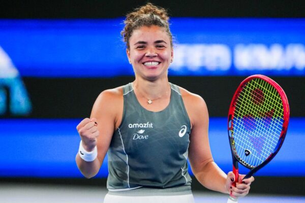 Jasmine Paolini Surges Past Iga Swiatek for First Victory, Advances to Wuhan Open Semifinals - 10sBalls.com • TennisBalls.com