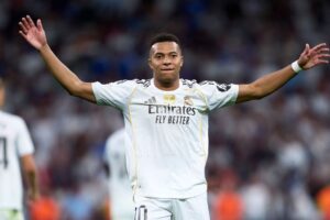 Mbappé Declares Ronaldo 'Still Number One' at Madrid: A Legacy Unmatched!n