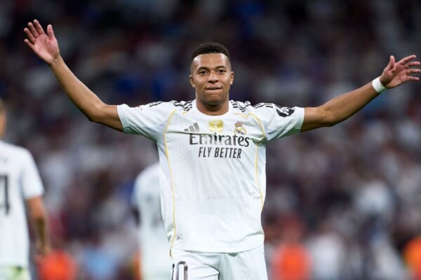 Mbappé Declares Ronaldo 'Still Number One' at Madrid: A Legacy Unmatched!n