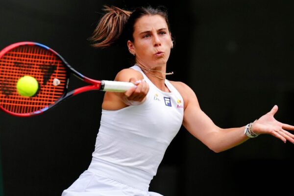 Navarro Stuns Top Seed Świątek in China Upset