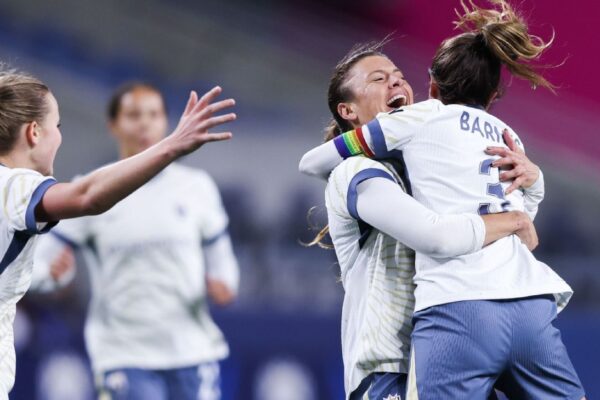 Reign Secure Playoff Berth with Thrilling Victory Over Royalsn