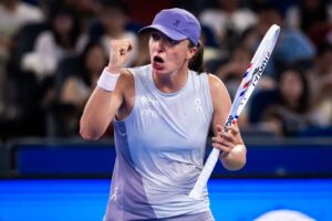 Swiatek Surges Forward, Osaka Fights Back at Wuhan Open