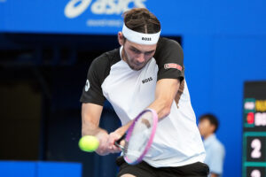 Tokyo: Fritz Battles Back to Reach Quarterfinals