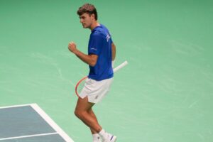 Cobolli's Commanding Performance Propels Italy into Davis Cup Semifinals