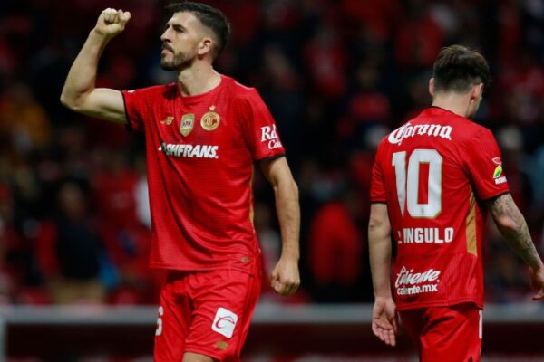 Liga MX Playoffs Showdown: Will Toluca Defend Their Title or Will a Dark Horse Rise to the Challenge?n