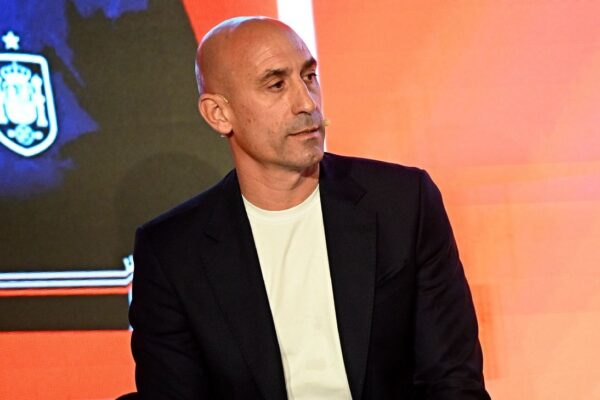 “Luis Rubiales Drenched in Eggs at Controversial Book Launch in Madrid”n