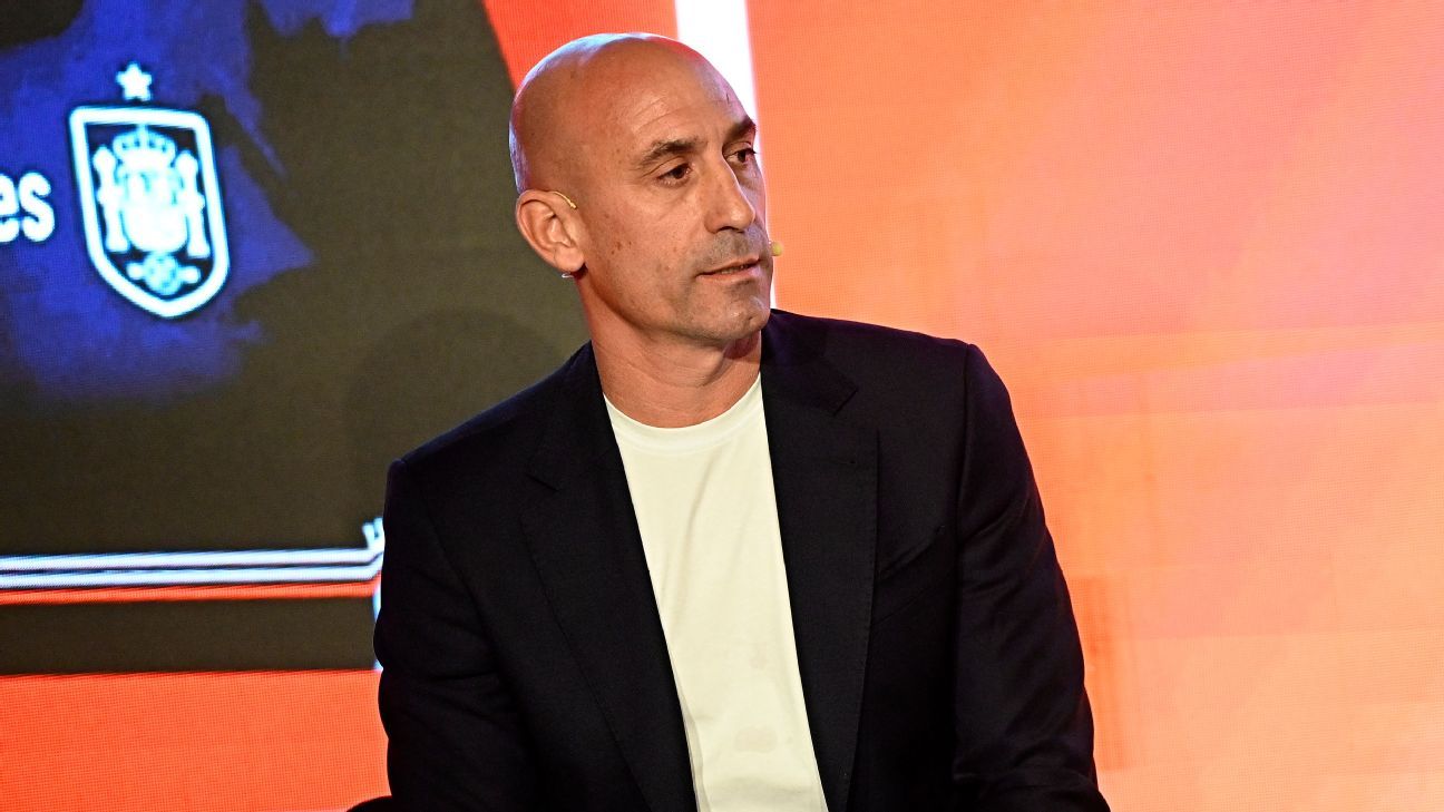 “Luis Rubiales Drenched in Eggs at Controversial Book Launch in Madrid”n