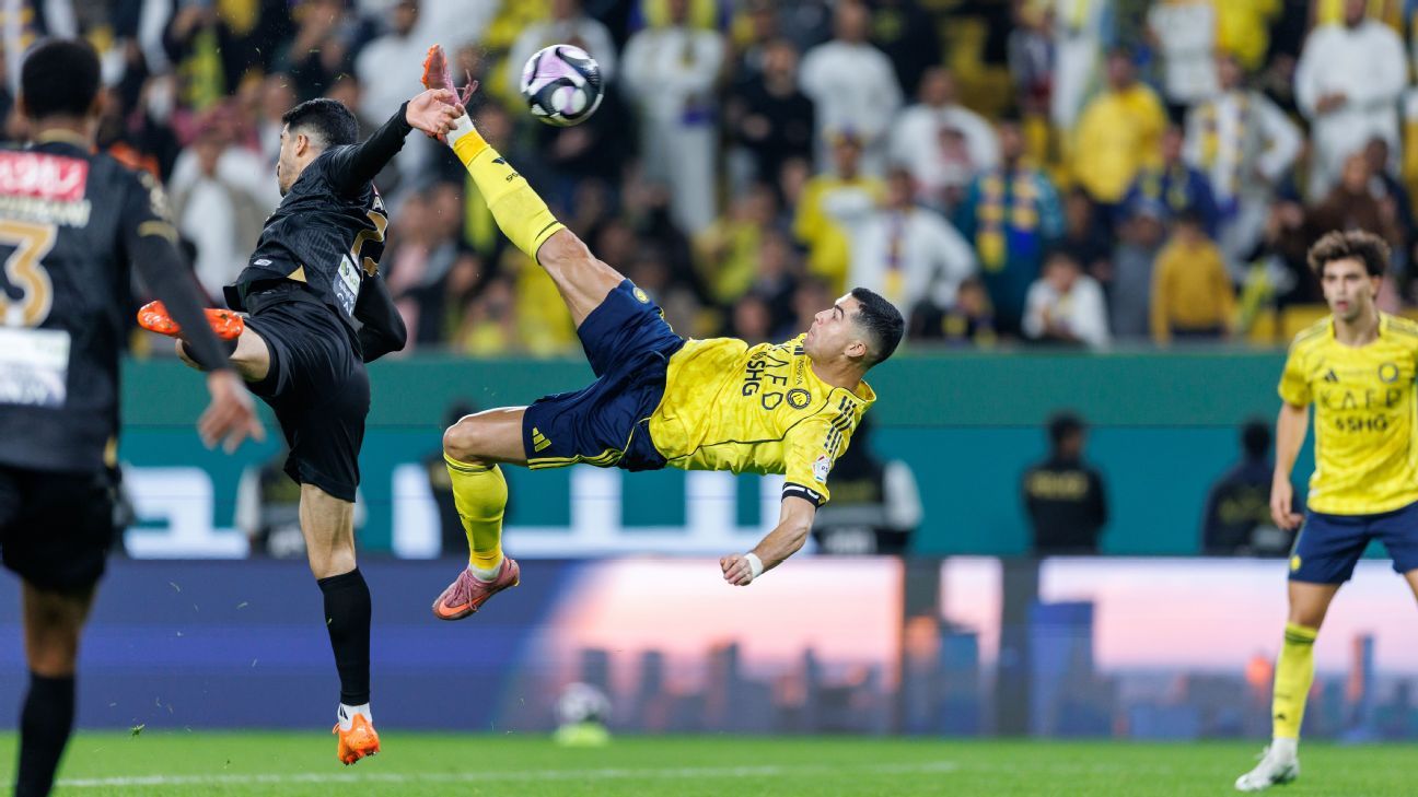 Ronaldo Delivers Jaw-Dropping Bicycle Kick to Propel Team to Victory!n
