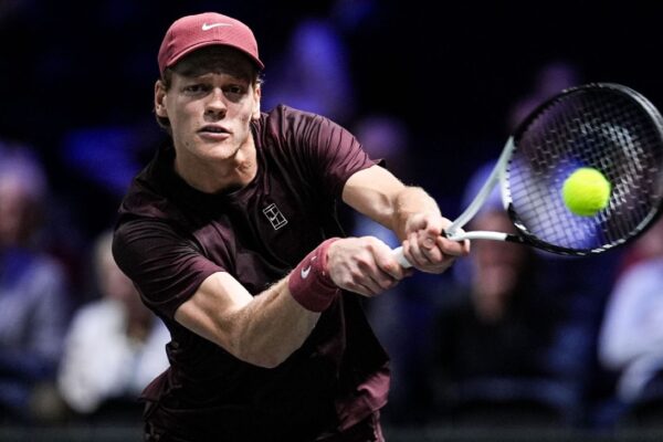 Sinner Defeats Shelton to Secure Semifinal Berth in Paris