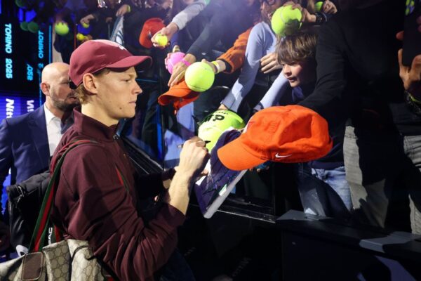 Sinner Triumphs Over Auger-Aliassime in ATP Finals Opener