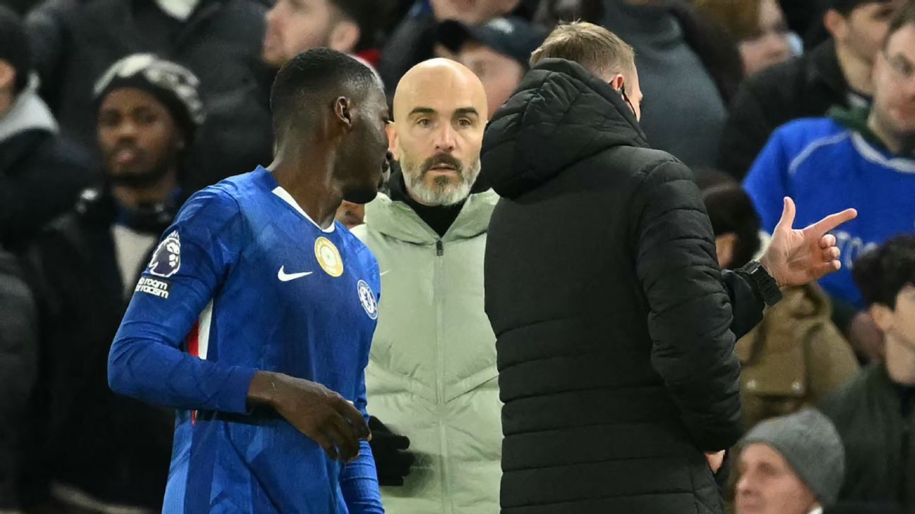 Maresca Scrutinizes Inconsistent Refereeing Decisions Following Chelsea Red Card Controversyn