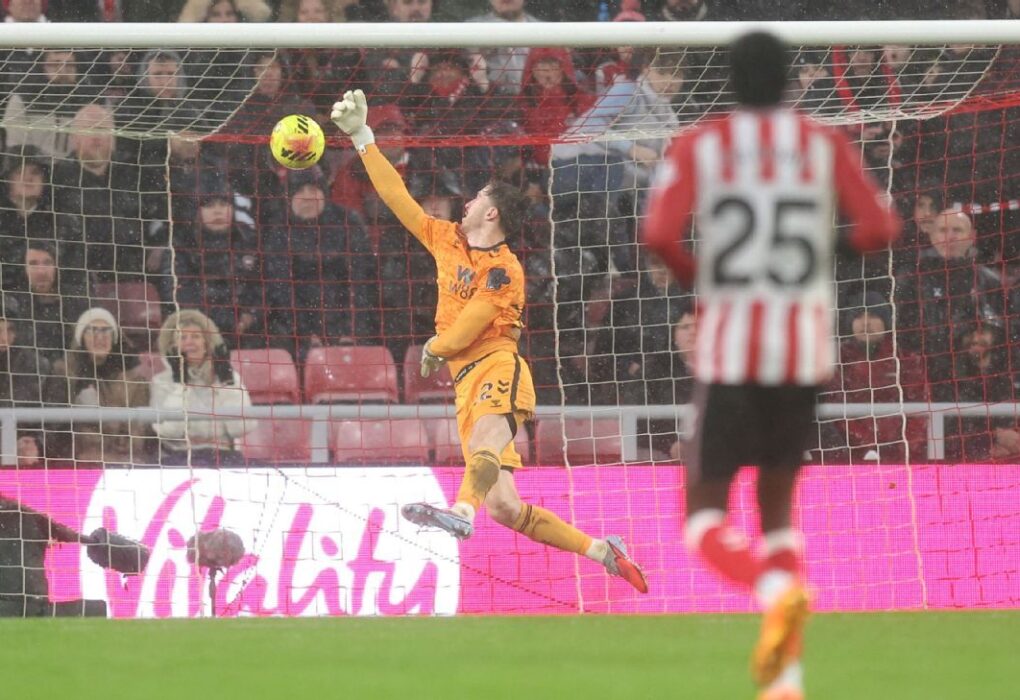 📸 Spectacular Strike! USMNT Star Tyler Adams Scores from Near Halfway Line!n
