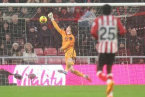 📸 Spectacular Strike! USMNT Star Tyler Adams Scores from Near Halfway Line!n