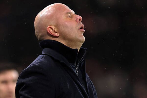 Arne Slot's Stark Update on Alexander Isak's Injury: Liverpool Braces for an Extended Waitn