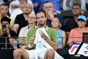 Brisbane: Medvedev Triumphs in Challenging Quarterfinal Battle