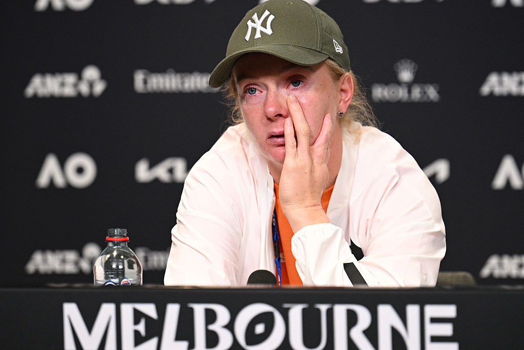 Melbourne: Emotional Farewell as Jones Bows Out in Australian Open Opener