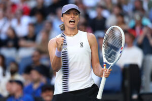 Melbourne: Swiatek and American Trio Advance to Round of 32