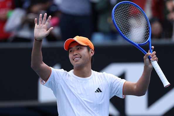 Melbourne: Tien Shocks Medvedev in Upset Victory