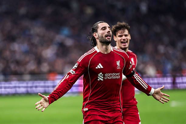 “Szoboszlai Shines as Liverpool’s New Set-Piece Maestro with a Jaw-Dropping Free-Kick Against Marseille!”n