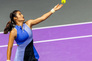 Cluj-Napoca: Spectacular Comeback Propels Raducanu into Quarterfinals in Romania