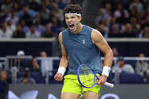 Dallas: Shelton Triumphs Over Tough Competition to Reach Quarterfinals