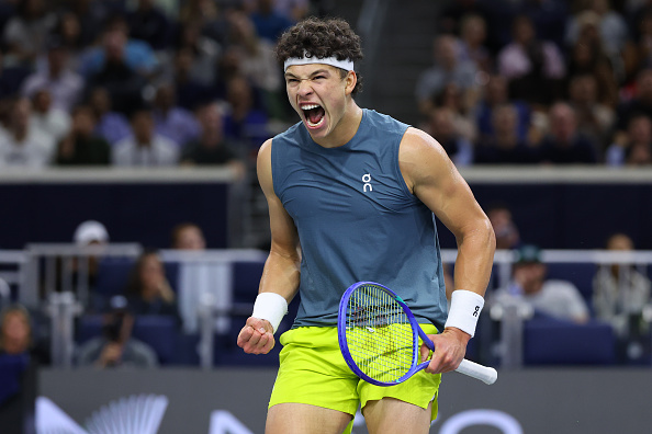 Dallas: Shelton Triumphs Over Tough Competition to Reach Quarterfinals