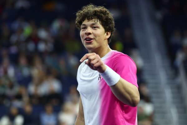 Dallas Tennis Showdown: Shelton Takes on Mannarino, Paul Faces Kecmanovic