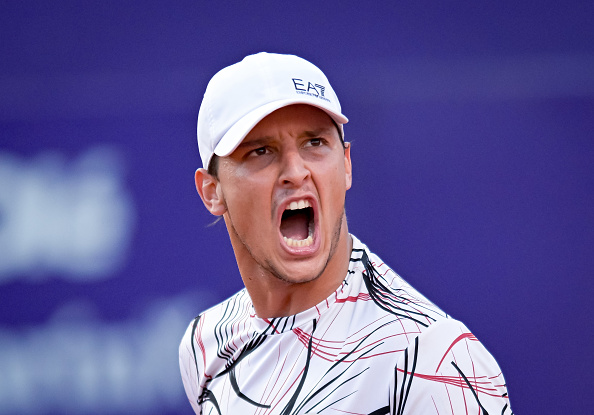 Darderi Edges into Quarterfinals at Santiago Tournament