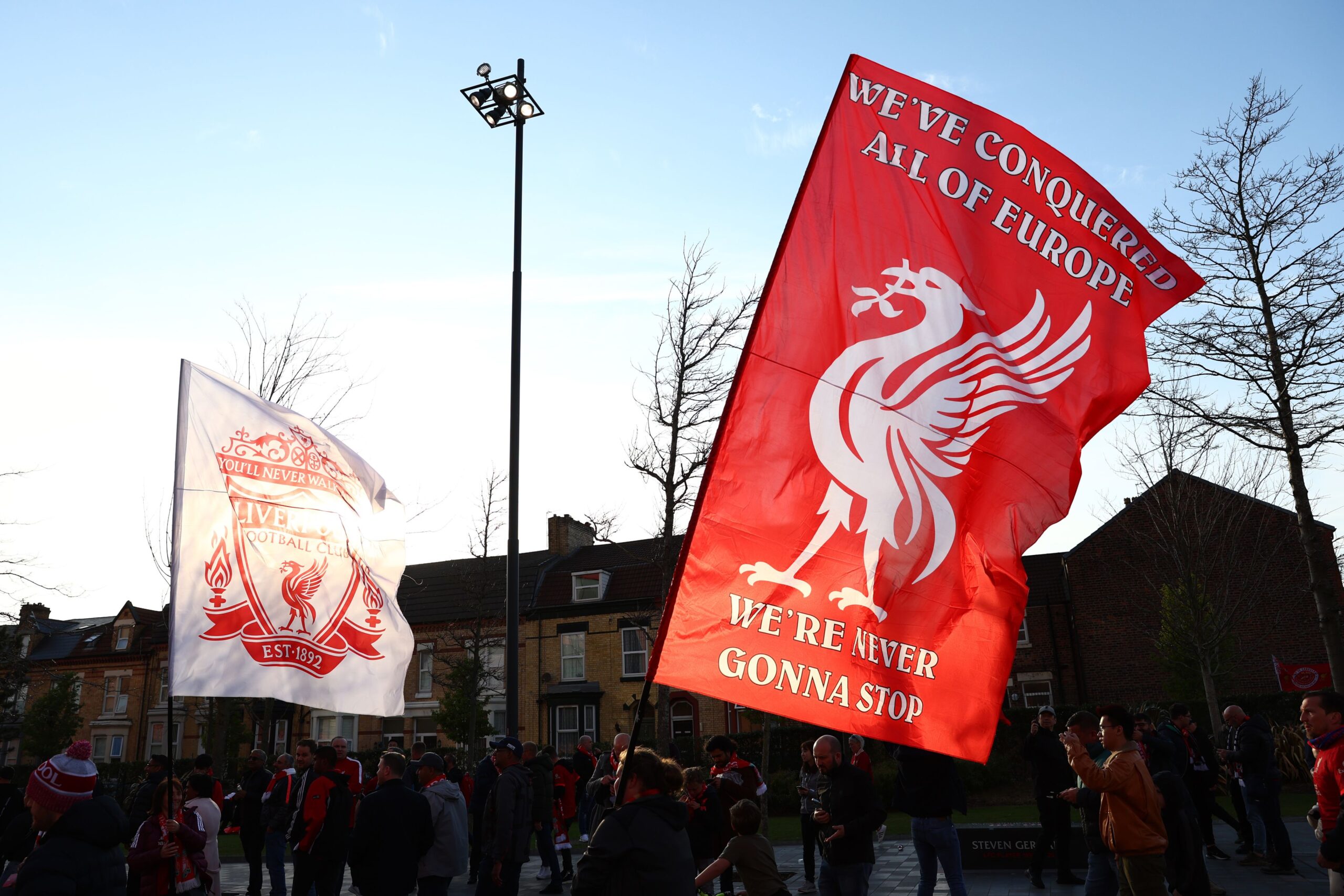 Transfer Showdown: Liverpool and Man United Set Their Sights on Rising Star Mateus Manen