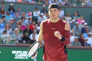 Draper Edges Djokovic in Thrilling Battle, Prepares for Medvedev Without Rest Days