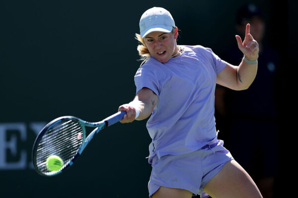 Indian Wells: Kartal Shocks Navarro; Swiatek, Rybakina, and Pegula Advance to Last 32