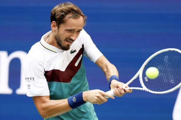 Medvedev Reclaims Classic Form to Stun Alcaraz at Indian Wells