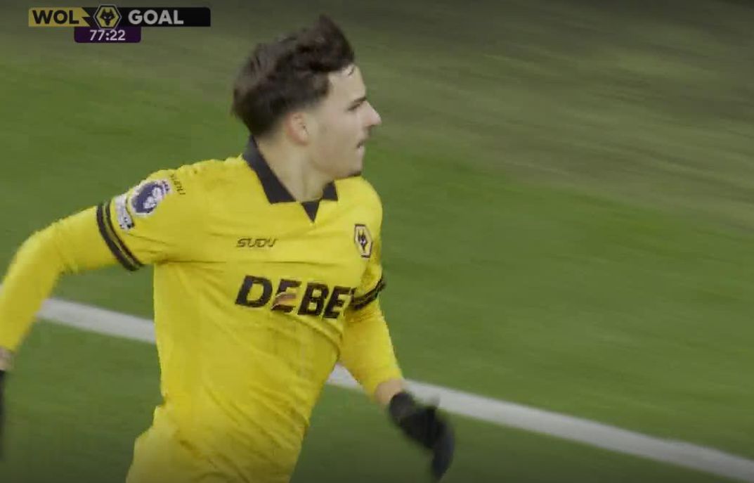 Unforgettable Late Drama: Tolu Arokodare Overpowers Virgil van Dijk in Wolves' Stunning Last-Minute Victory Over Liverpooln